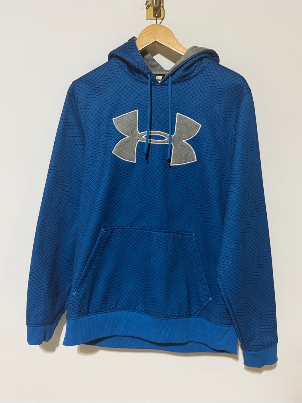 Under Armour Men's blue hooded sweatshirt size medium